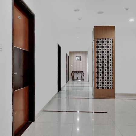 Hotel Capital O Rudra Grand Near Kondapur X Road Exterior foto