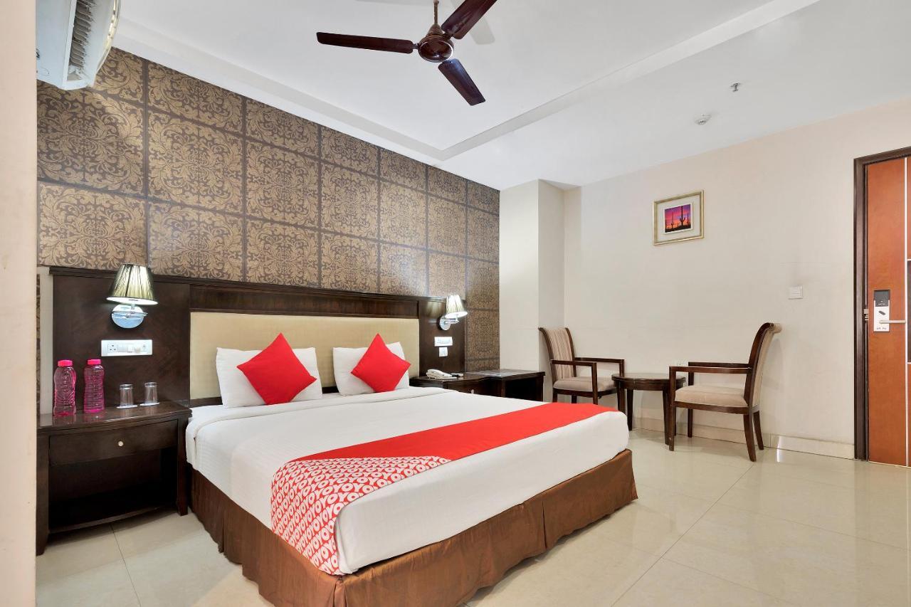 Hotel Capital O Rudra Grand Near Kondapur X Road Exterior foto